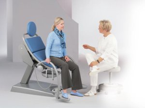Женщина на гинекологическом кресле