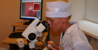 Как работает кольпоскоп?