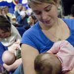 Техника кормления малыша грудью
